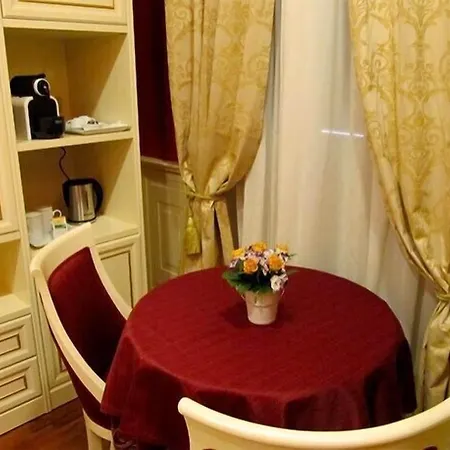 Bed & Breakfast Dimora Frattina 4*