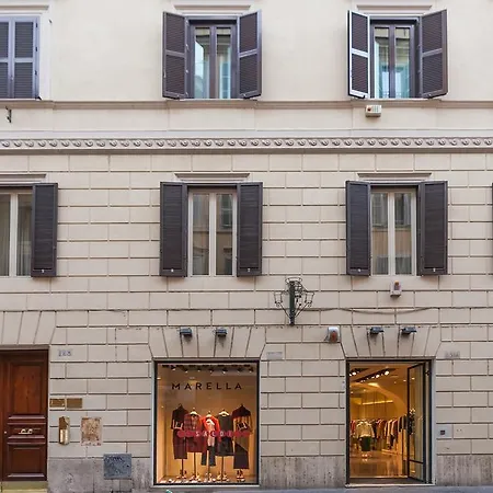 Dimora Frattina Couette-café Rome