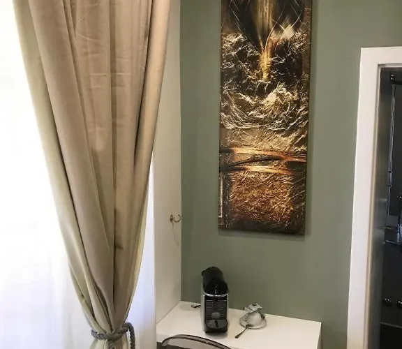 לינה וארוחת בוקר Dimora Frattina 4*