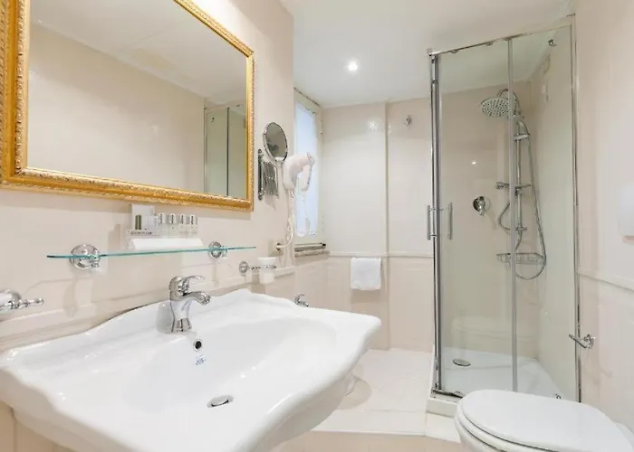 לינה וארוחת בוקר Dimora Frattina 4*